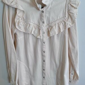 Chic Ruffled Button-Down Shirt in Cream